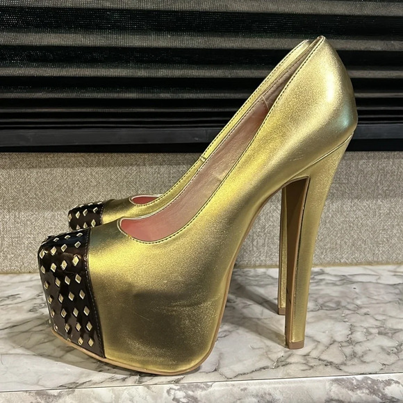 Shoe Republic LA Venerable Women’s Gold Platform Flat Almond Black Toe Heels NIB - Picture 3 of 8